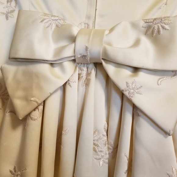 Satin Candlelight Wedding Gown - Picture 6 of 8